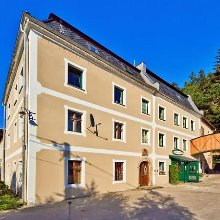 Mlyn Wielislaw I Restauracja Κατάλυμα σε φάρμα