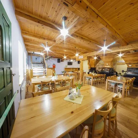 Mlyn Wielislaw I Restauracja Κατάλυμα σε φάρμα Sedziszowa