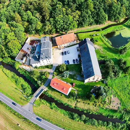 Çiftlik konaklama Mlyn Wielislaw I Restauracja *